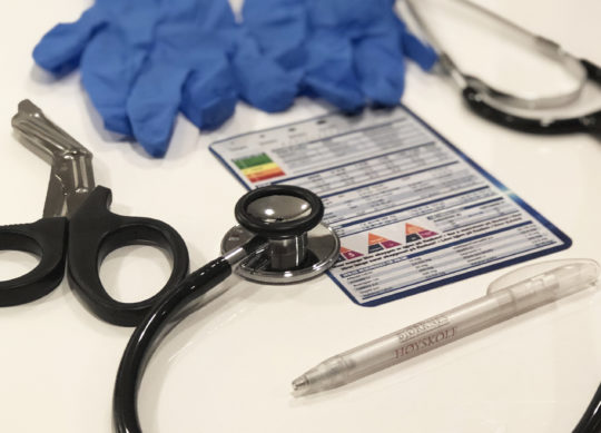 Bilde av medisinsk referansekort i ambulansen, fra Cingulum